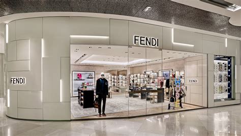 Fendi, Store .